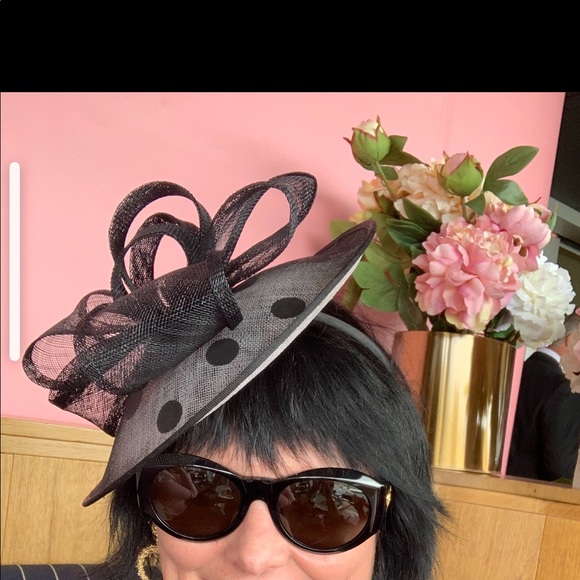 Leona Edminston Fascinator/headpiece. - Picture 2 of 6